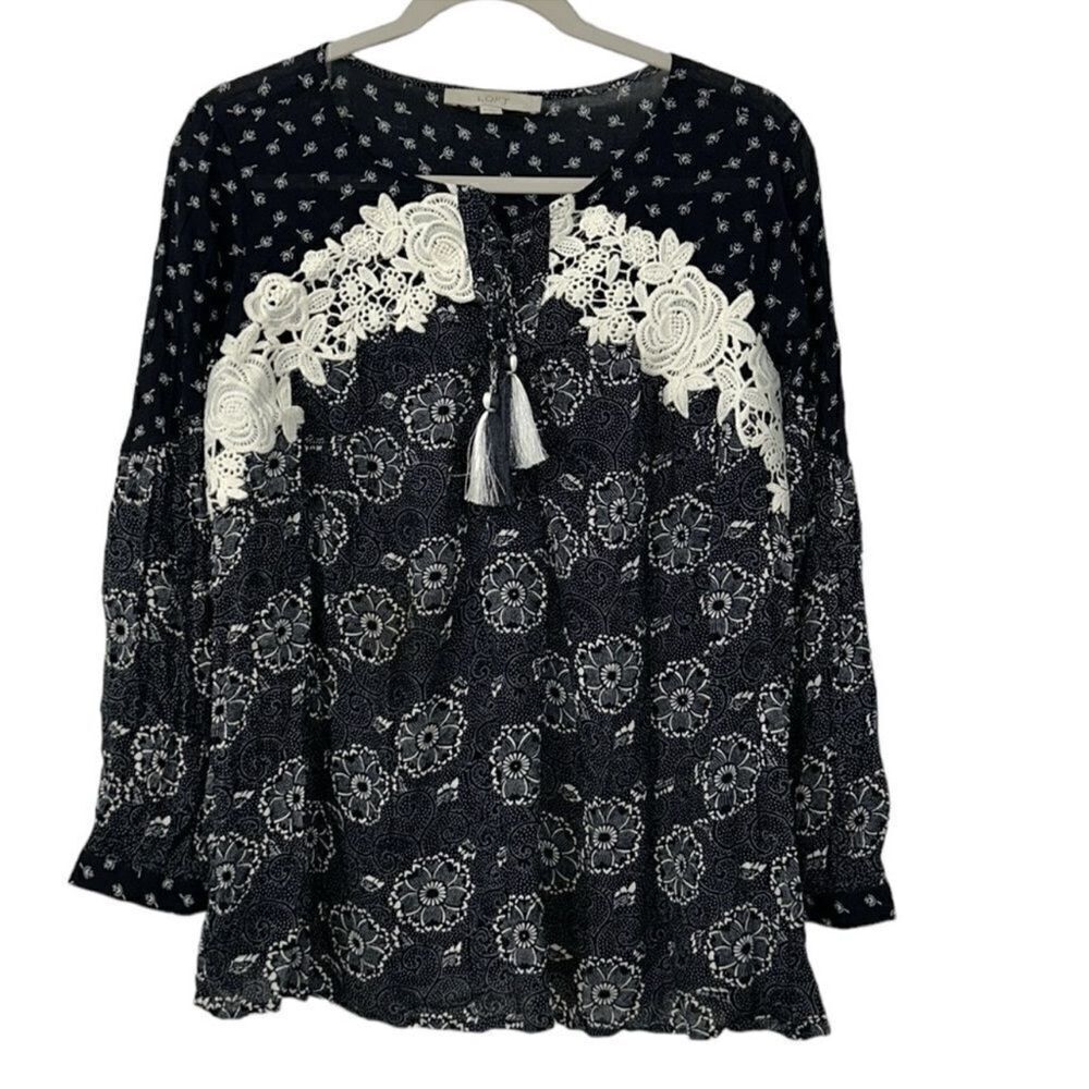Loft Blue & White Floral Print Flowy Top(Size Medium)